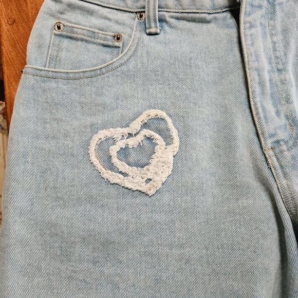 jean cut off shorts with hearts motif one heart on back pocket size7 to 8 - Picture 2 of 4